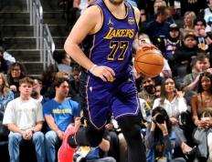 湖人绝杀时刻，刷新队史纪录点燃赛场，字母哥迎来胜利！