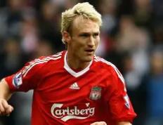 包含世界杯八强战对决在即！拜仁慕尼黑演练定位球，武汉三镇密集防守应对的词条